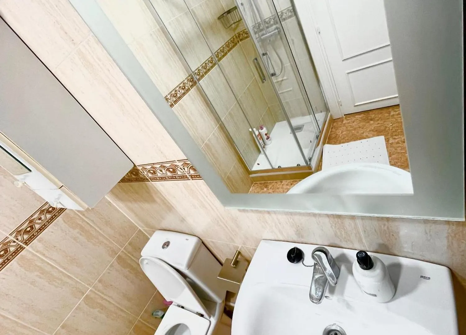Bed and Breakfast Ronda Sant Pere 5 Барселона 0*,  Испания