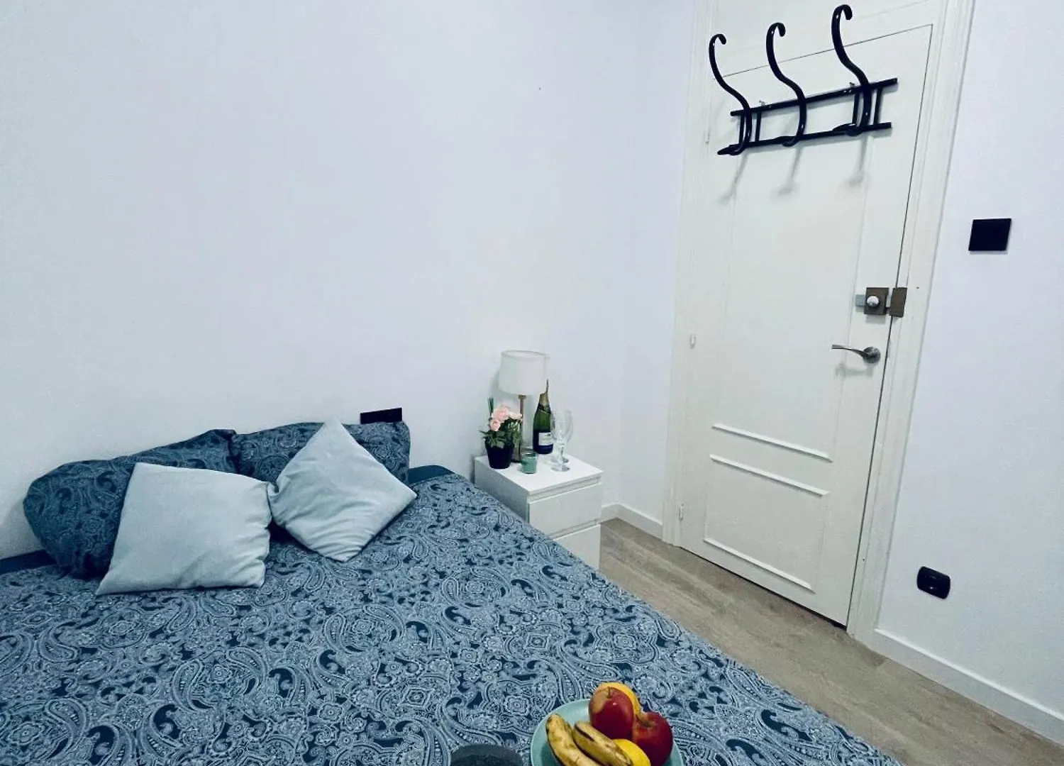 Bed and Breakfast Ronda Sant Pere 5 Барселона 0*,  Испания
